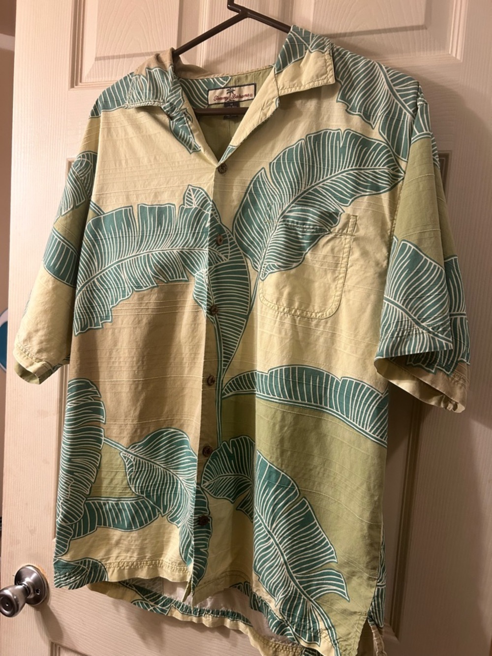 Tommy Bahama Short-Sleeve Camp Shirt in Light Green with Teal Trim- size medium